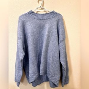 A comfy, oversized fall sweater in the prettiest blue color